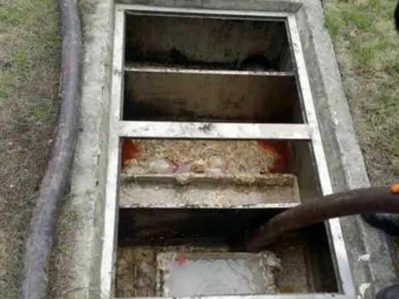 彬村山华侨农场隔油池清理