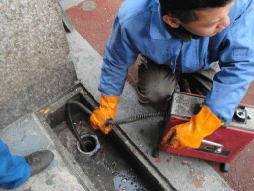 彬村山华侨农场疏通下水道