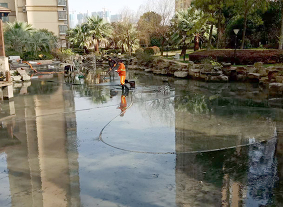 彬村山华侨农场景观池淤泥清理